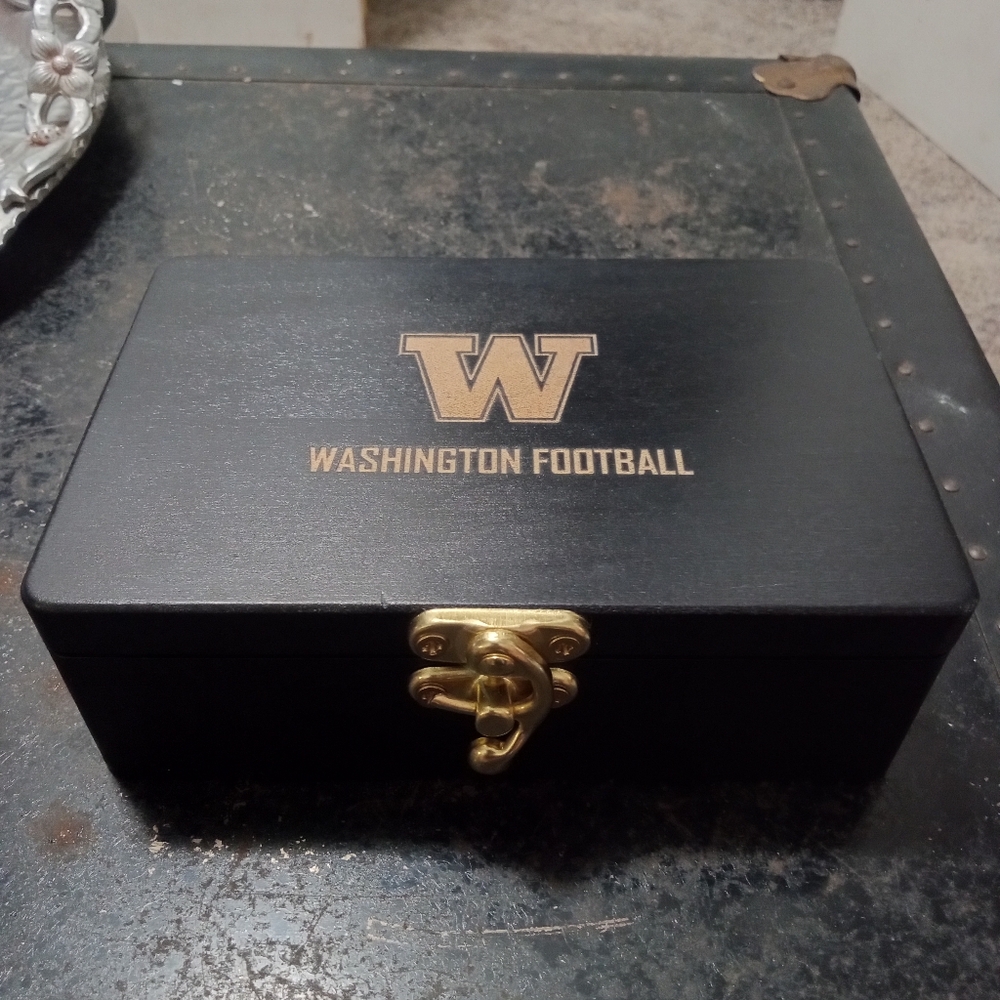 Washington Huskies Wooden Latch Lock Box